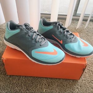 {Nike} Nike running shoes